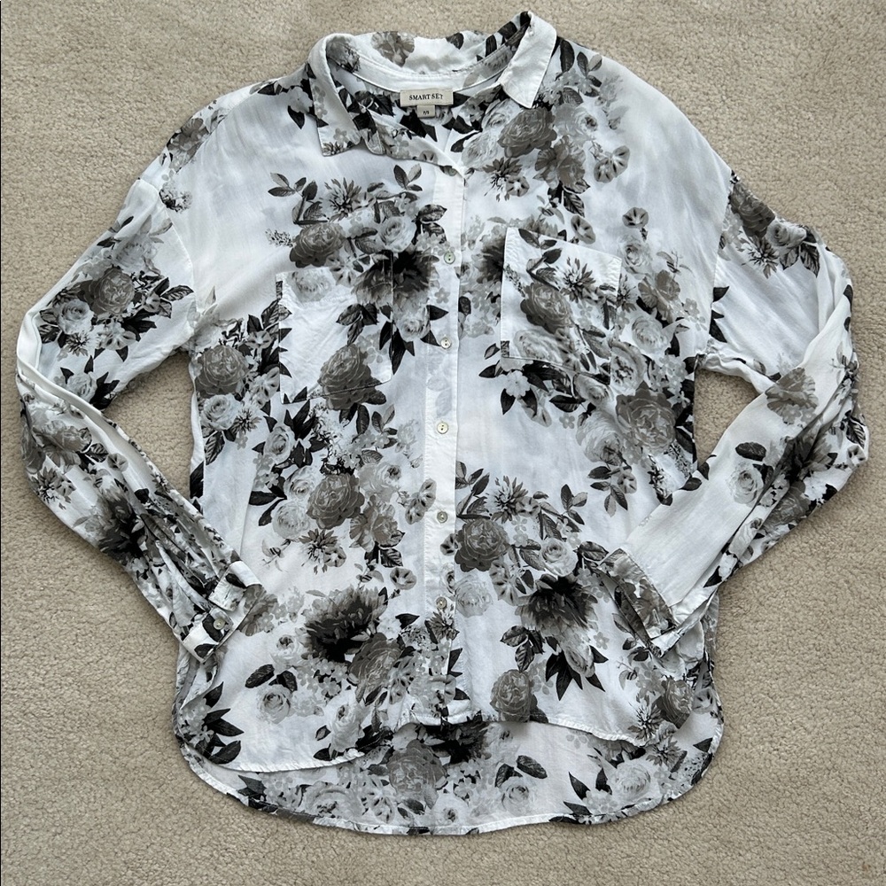 Smart Set Monochrome Super Soft Floral Blouse